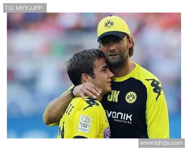 荷兰足球明星岑登的辉煌历程与对足球的热爱之路